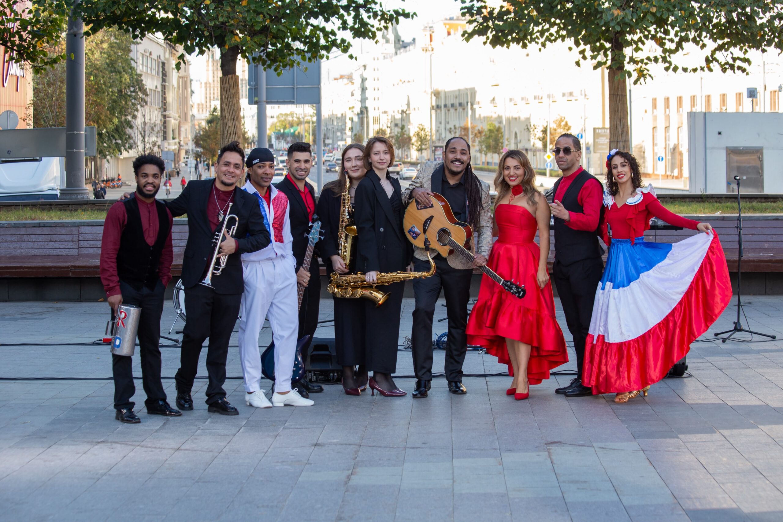 Yanco Santana y su Orquesta EL DOMI hacen historia al llevar el merengue y la bachata a la televisión nacional de Rusia