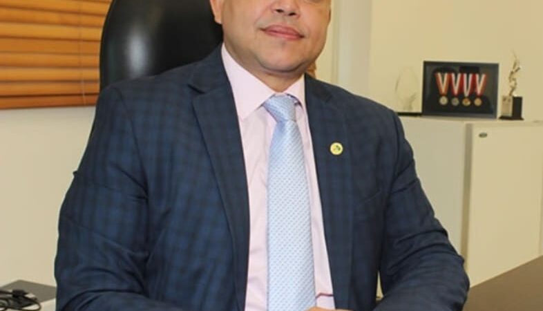 Julio Landrón recorre Santiago, una gestión que supervisa hospital por hospital