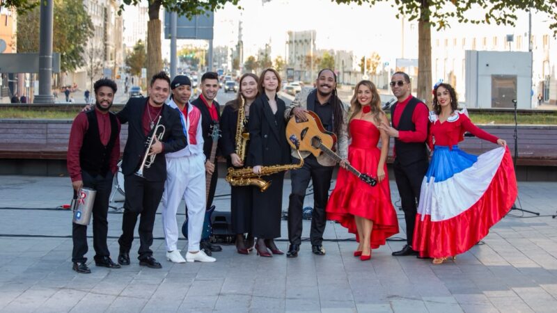 Yanco Santana lleva por primera vez la música dominicana a la televisión nacional de Rusia