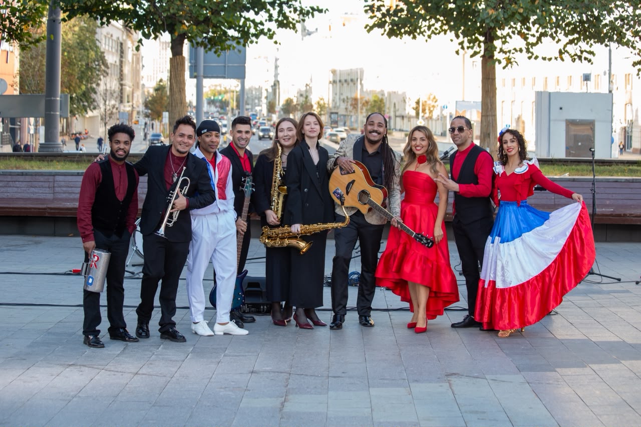 Yanco Santana lleva por primera vez la música dominicana a la televisión nacional de Rusia