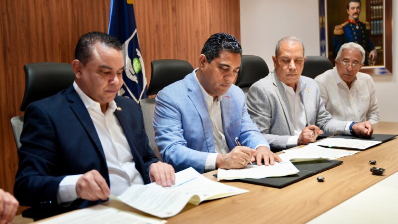 SNS, Deportes y Comité Olímpico acuerdan fortalecer atención de salud de los atletas