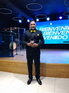 Ezequiel Nova recibe el Business Excellence Awards 2026 por su trayectoria en medios digitales, comunicación y farándula