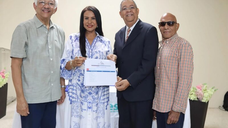Ada Guzmán entrega oficialmente la plancha “CIPESA Somos Todos”