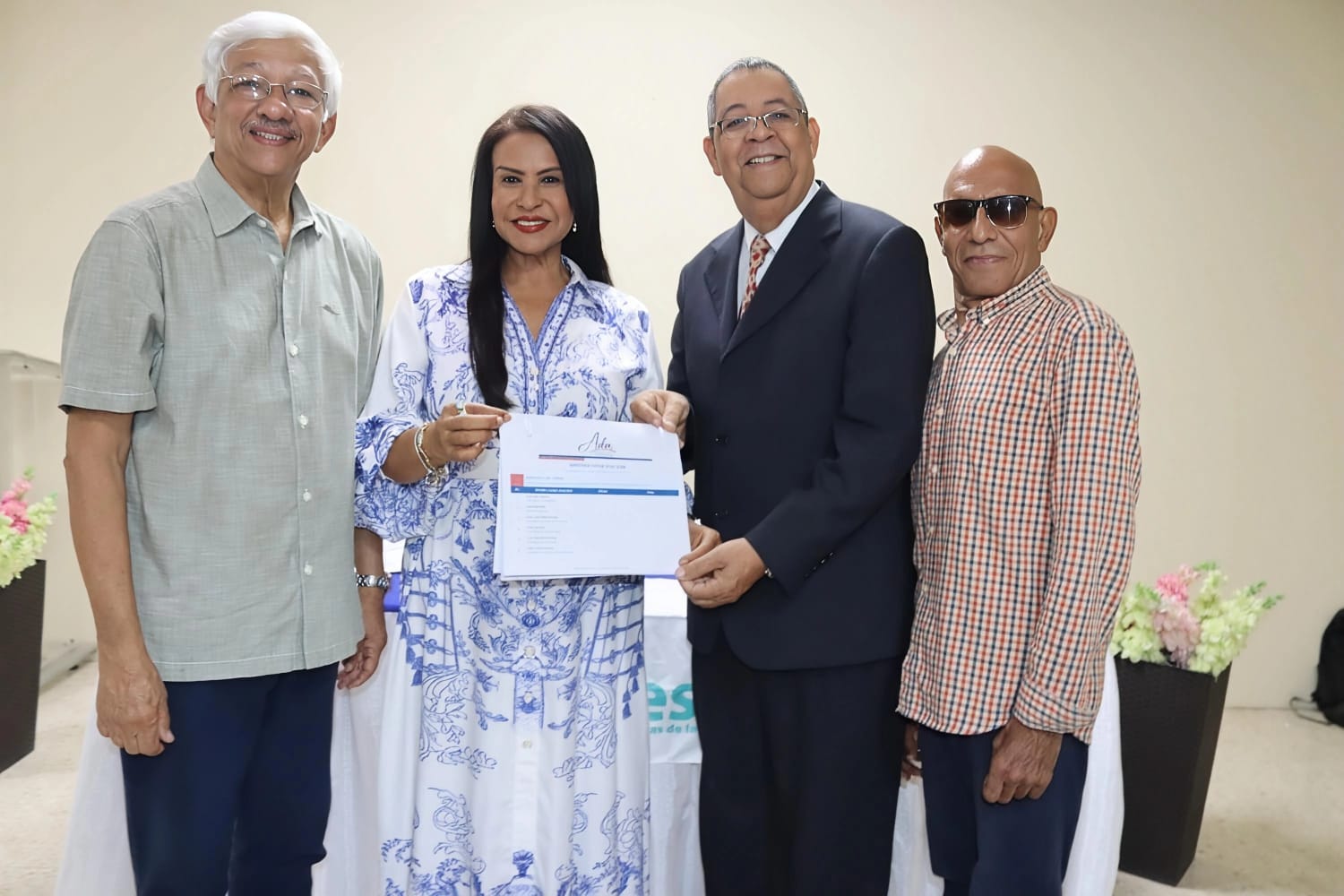 Ada Guzmán entrega oficialmente la plancha “CIPESA Somos Todos”
