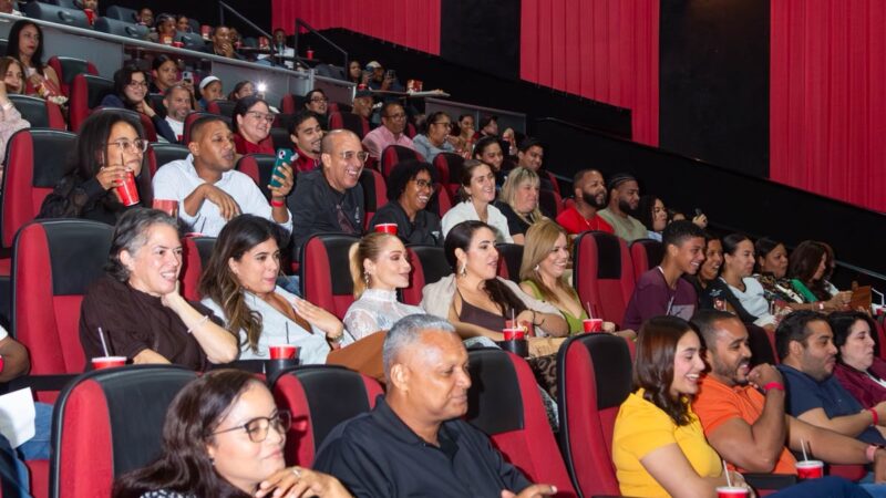 La Fábrica de Bodas” conquista los cines dominicanos con salas llenas en sus primeros días de estreno