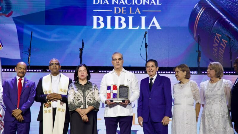 Comunidad Cristiana Nacional reconoce al presidente Abinader por su respaldo a la fe y a la Biblia durante seis años consecutivos