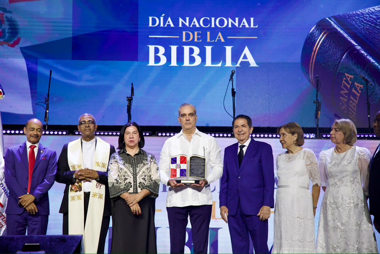 Comunidad Cristiana Nacional reconoce al presidente Abinader por su respaldo a la fe y a la Biblia durante seis años consecutivos