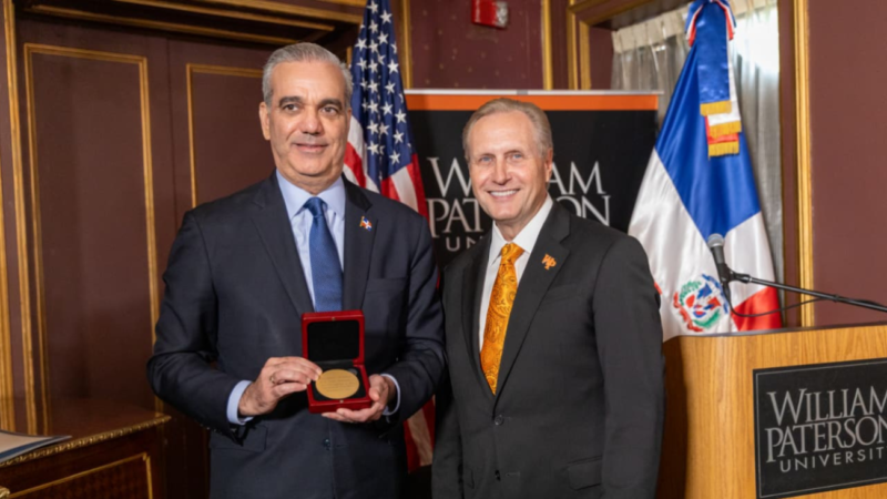 Presidente Luis Abinader recibe la Medalla Presidencial de William Paterson University, el más alto honor otorgado por esa casa de estudios