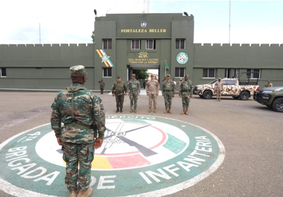 Comandantes del Ejército y Cesfront supervisan despliegue militar en la frontera