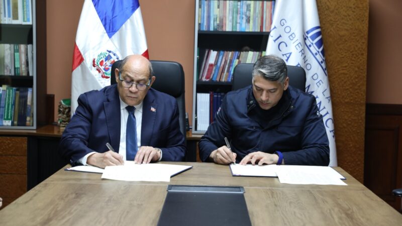 Mescyt y Arajet acuerdan formar profesionales para la expansión de la industria aeronáutica
