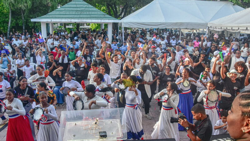Ministerios Lumbrera Mayor reúne a miles de personas en la quinta Caminata Cristiano-Patriótica por el Día Nacional de la Biblia