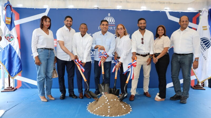 Ministro Kelvin Cruz inicia construcción de multiuso en Los Cacaos, San Cristóbal