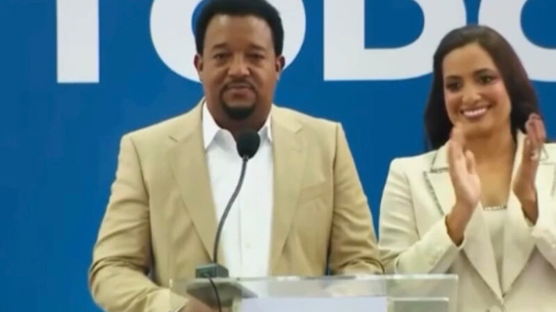 «Yo sé a quien le toqué las puertas y quien me abrió, usted es mi amigo»: Pedro Martínez agradece apoyo de Luis Abinader