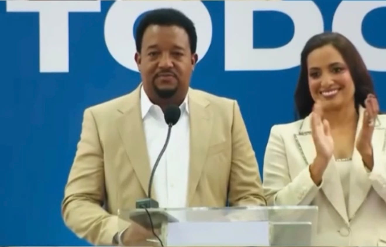 «Yo sé a quien le toqué las puertas y quien me abrió, usted es mi amigo»: Pedro Martínez agradece apoyo de Luis Abinader