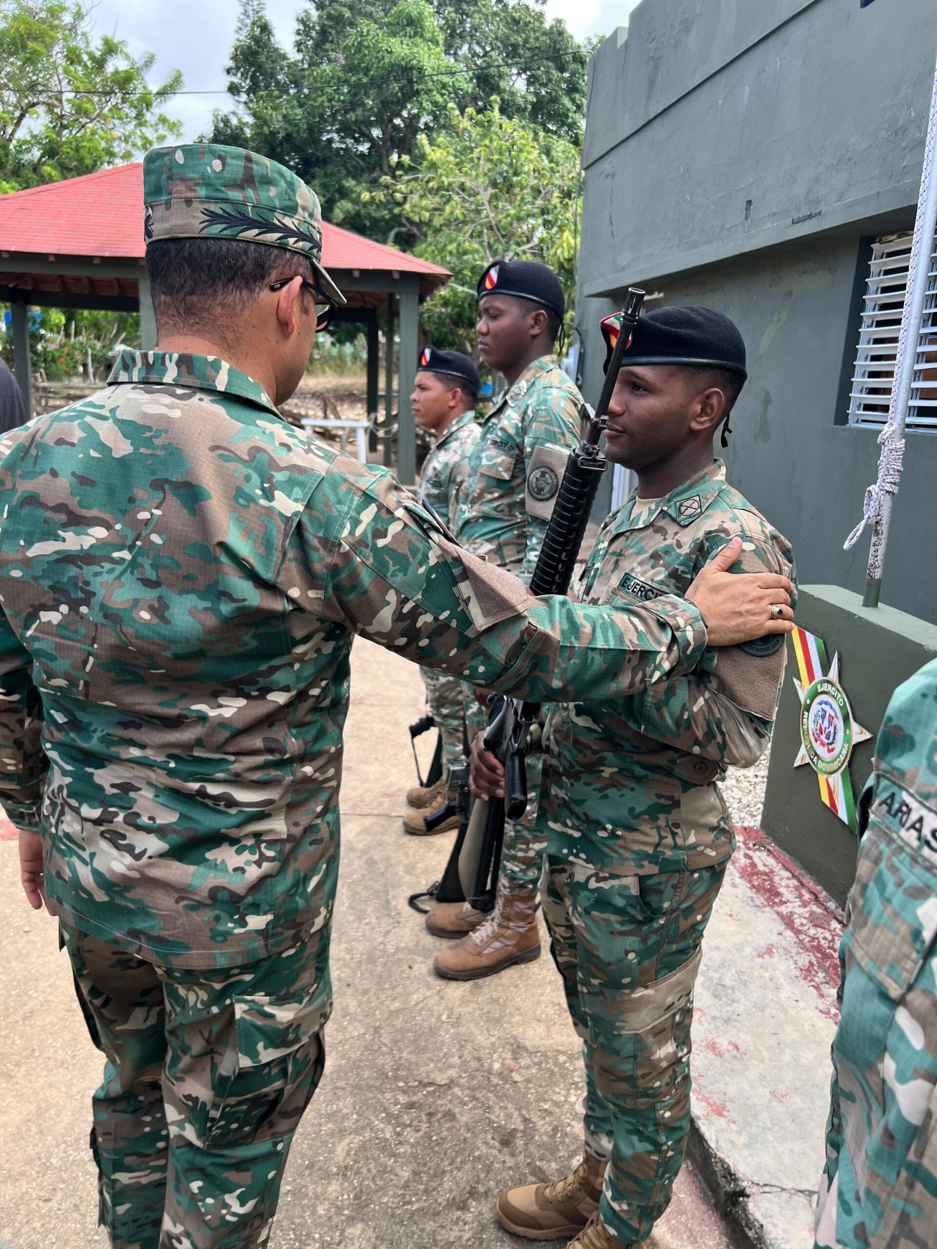 Comandante General del Ejército anuncia plan de acondicionamiento de infraestructuras para los destacamentos fronterizos tras recorrido de supervisión en la frontera sur.