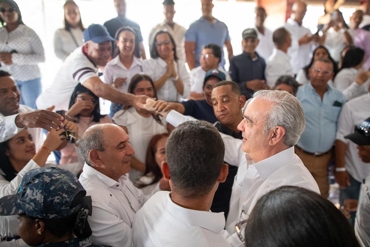 Presidente Abinader lanza iniciativa social «Fogones por Estufas» que se reproducirá en las zonas montañosas del país a través de DASAC