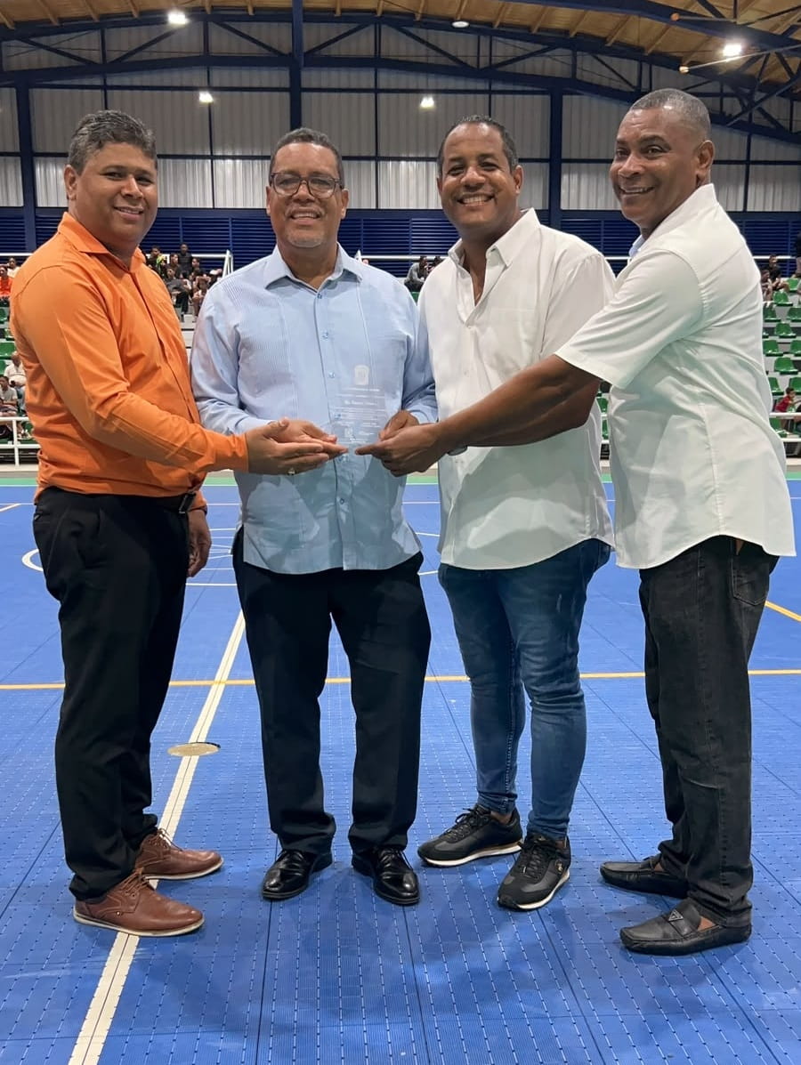 Ramón Chávez R. recibe reconocimiento en Ciudad Juan Bosch