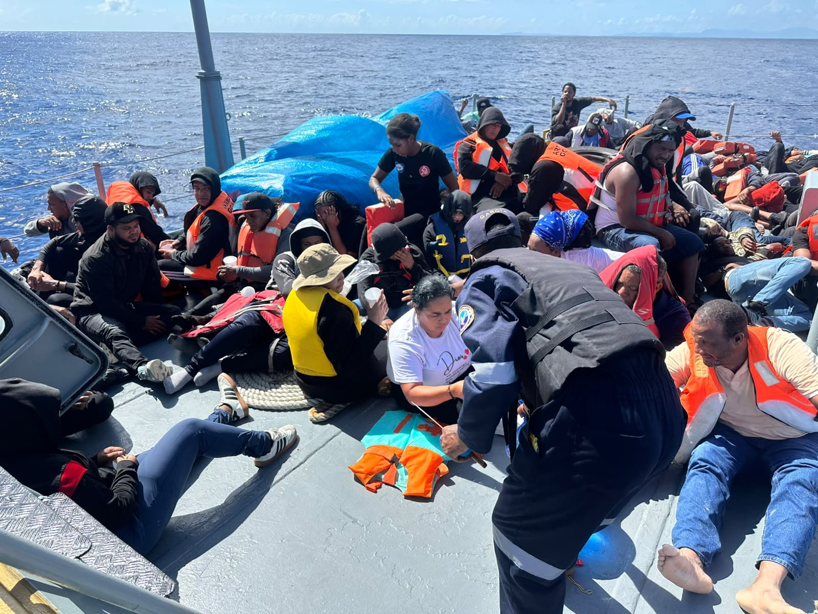 Armada intercepta embarcación con 59 personas al Note de Samaná, con apoyo del Servicio de Guardacostas de Estados Unidos 