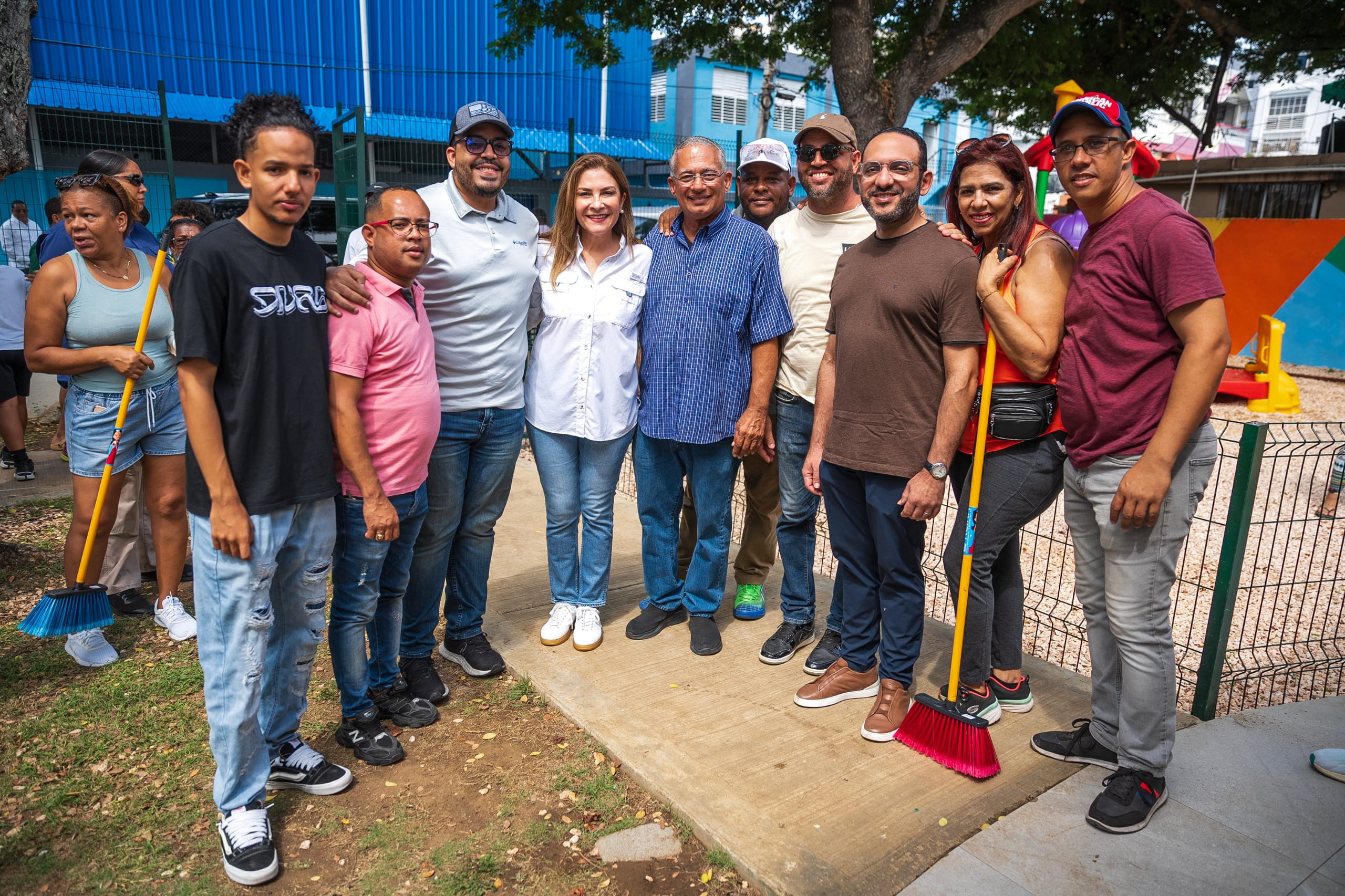 Carolina logra gran integración comunitaria en lanzamiento del programa Yo Barro mi Frente en el sector 30 de Mayo
