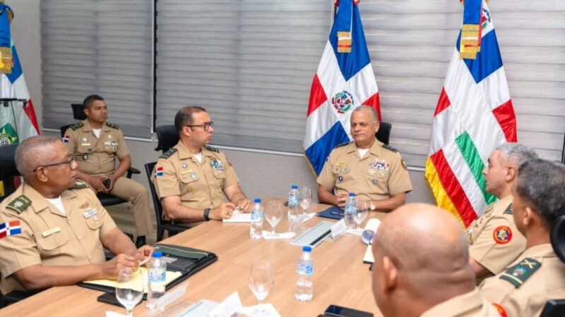 Ministro de Defensa reúne altos mandos militares para revisar planes de seguridad nacional
