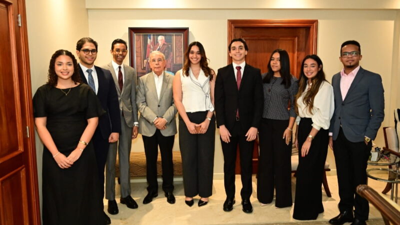Nueva directiva del Club de Ideas Políticas de la PUCMM se reúne con el presidente del PLD, Danilo Medina