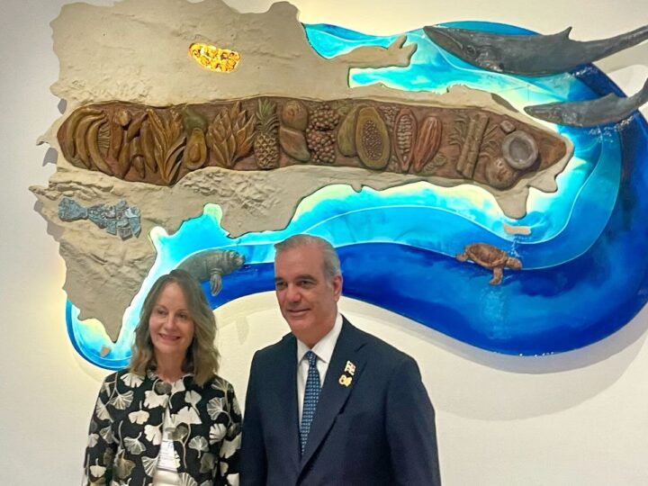 Presidente inaugura el salón dominicano en la FAO con Magistral Obra Escultórica de la artista Victoria Thomen 