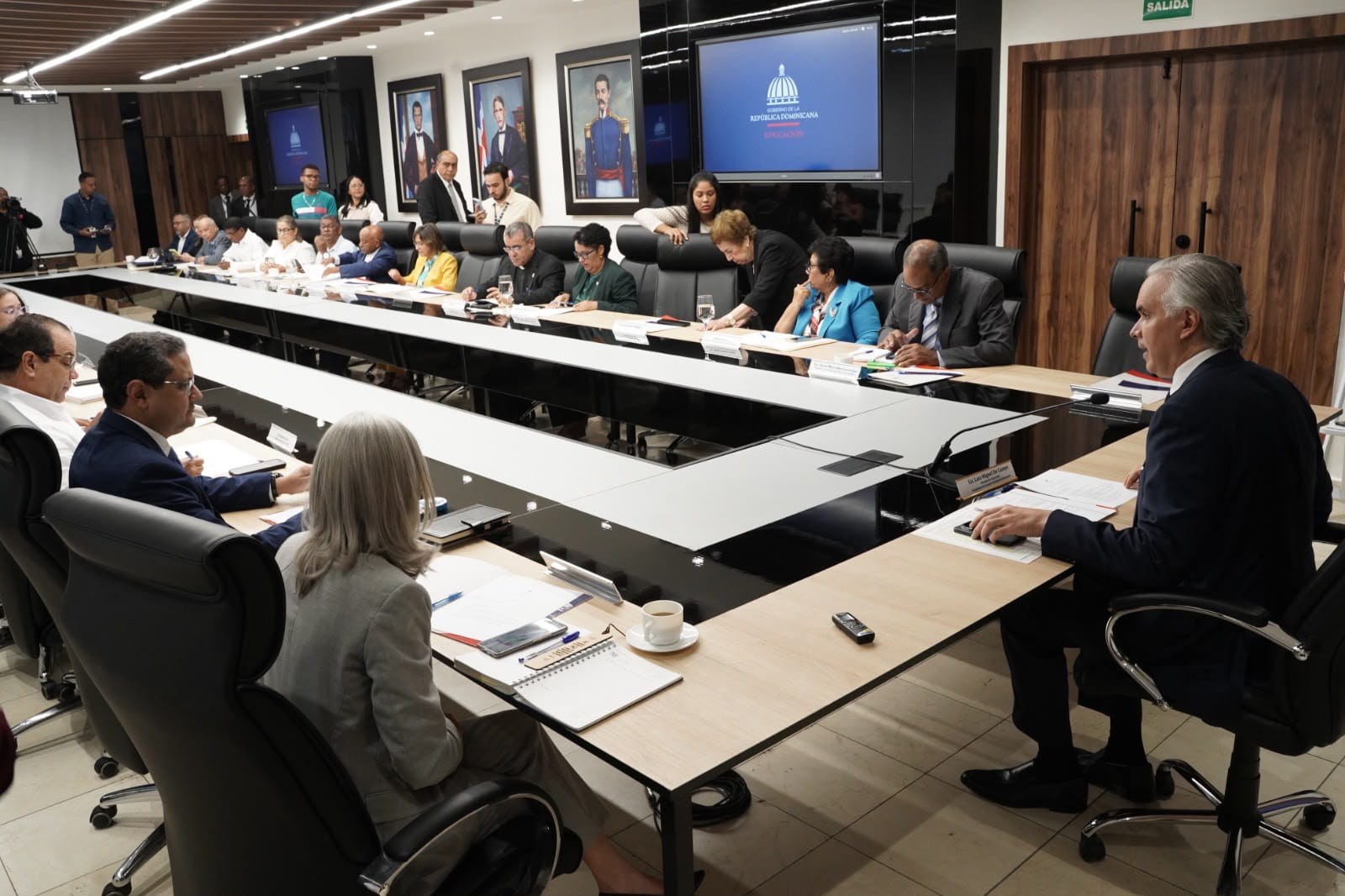 Ministerio de Educación presenta resultados de la evaluación docente al Consejo Nacional de Educación y anuncia plan de formación continua