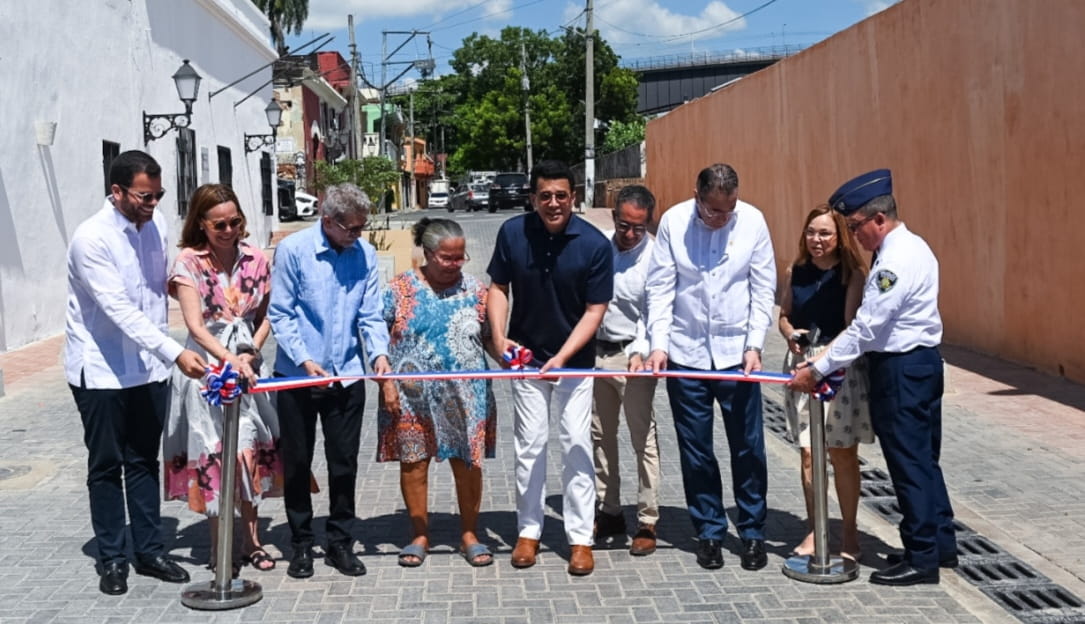 David Collado concluye entregas de calles intervenidas en Ciudad Colonial por 221 millones pesos