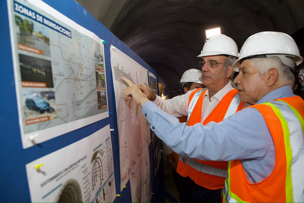 Presidente Abinader supervisa túnel pluvial de la avenida Luperón que se construye con fondos de Aerodom, para evitar inundaciones en la zona
