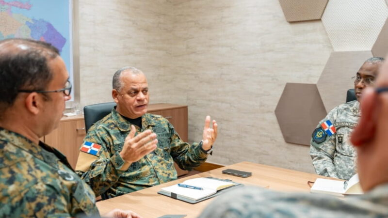 Ministro de Defensa encabeza reunión estratégica para dar seguimiento a situación en Haití y garantizar la seguridad y estabilidad en la frontera