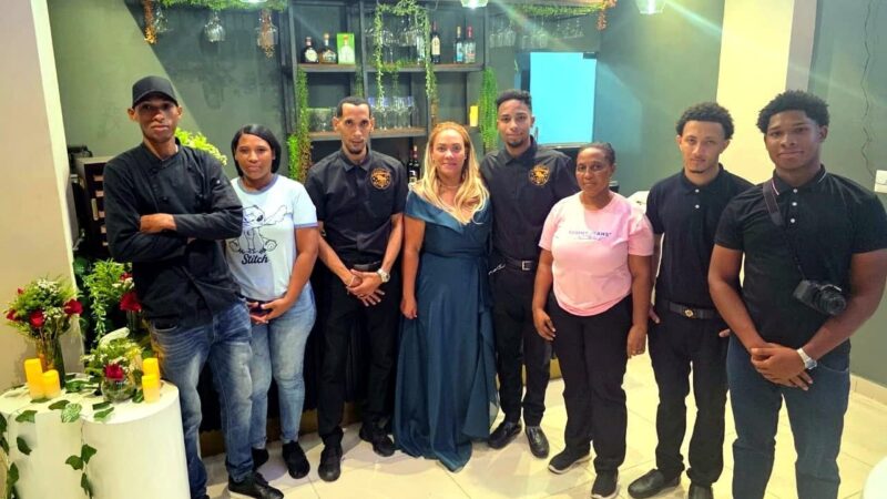 Las Hermanas Batista Bar & Grill abre sus puertas y amplía la oferta gastronómica de Guaricano.