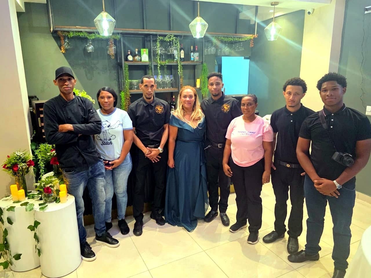 Las Hermanas Batista Bar & Grill abre sus puertas y amplía la oferta gastronómica de Guaricano.