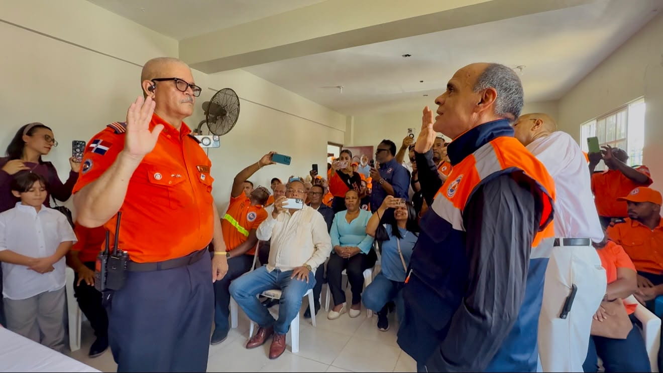 Defensa Civil juramenta a José Ceballos como nuevo director provincial y regional en San Cristóbal