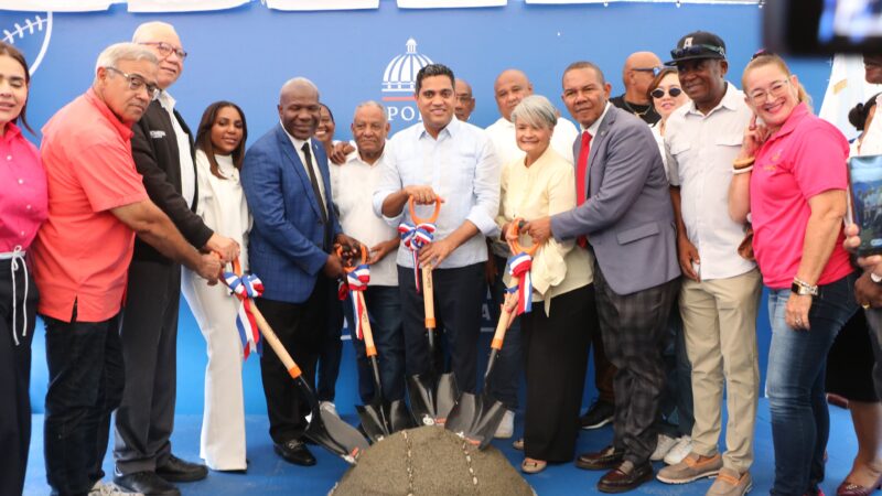 Ministro Kelvin Cruz inicia construcción de moderno play de béisbol en Consuelo, San Pedro de Macorís