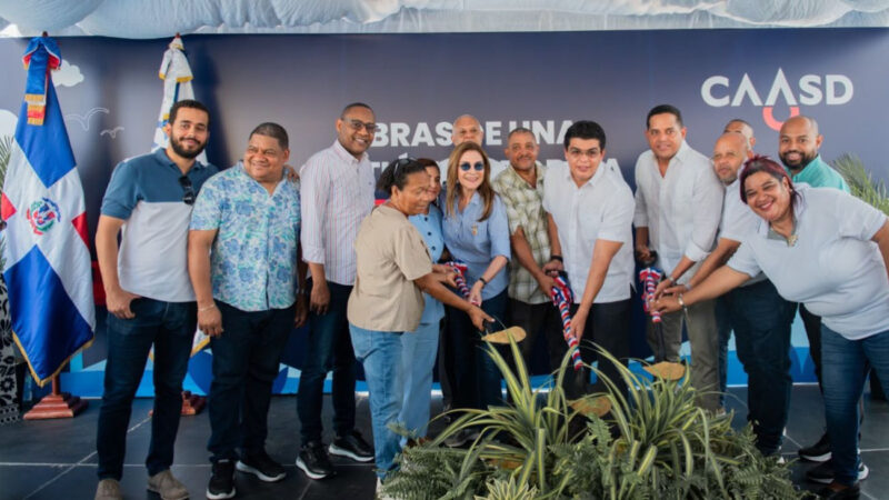 Caasd deja iniciados trabajos de saneamiento de cañada Santa Clara y red sanitaria en Capotillo