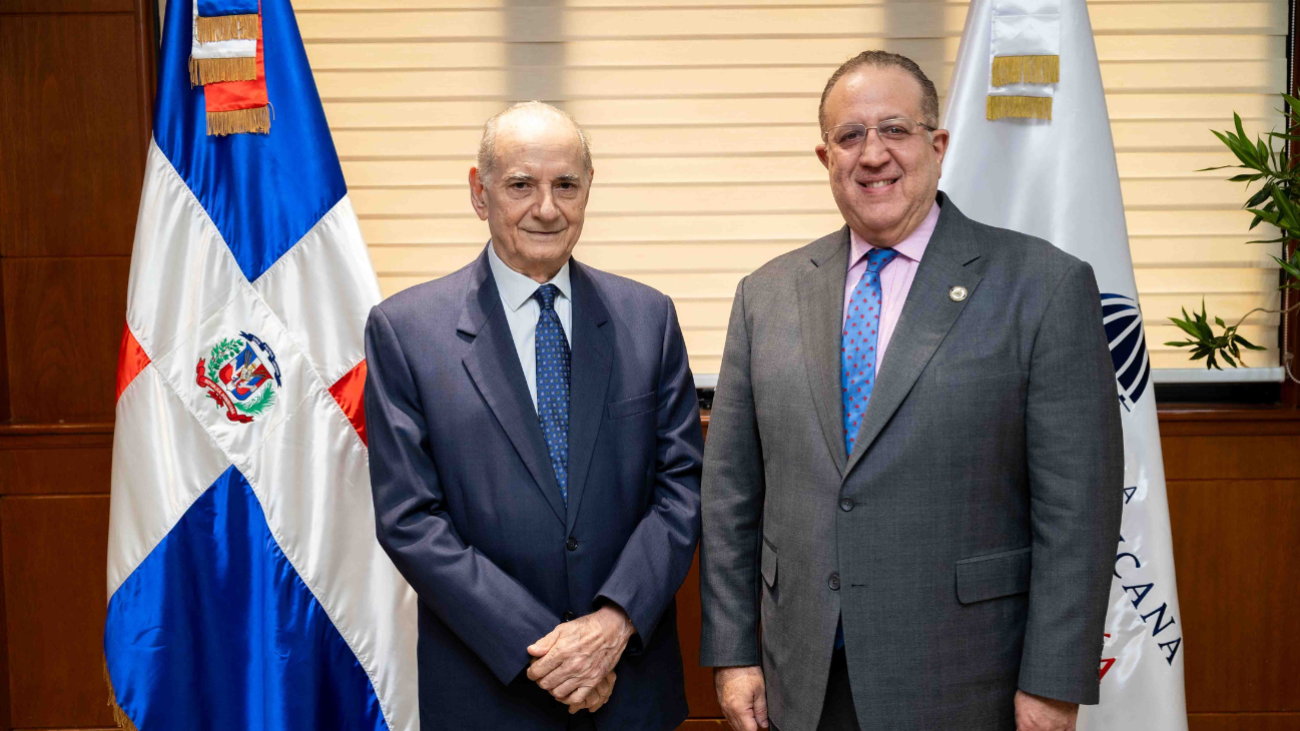 Ministro Magín Díaz juramenta a Quico Tabar como nuevo director general transitorio de Juegos de Azar