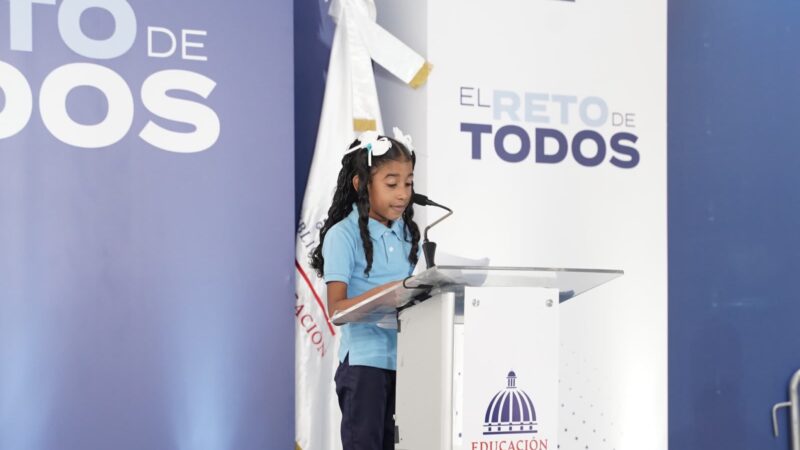 Estudiante destaca nuevas oportunidades que abre escuela entregada por el Gobierno en El Naranjal
