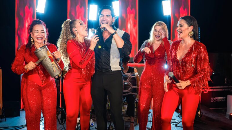 Dr. Marcos Pumarol celebra junto a “Las Chicas El Reencuentro”