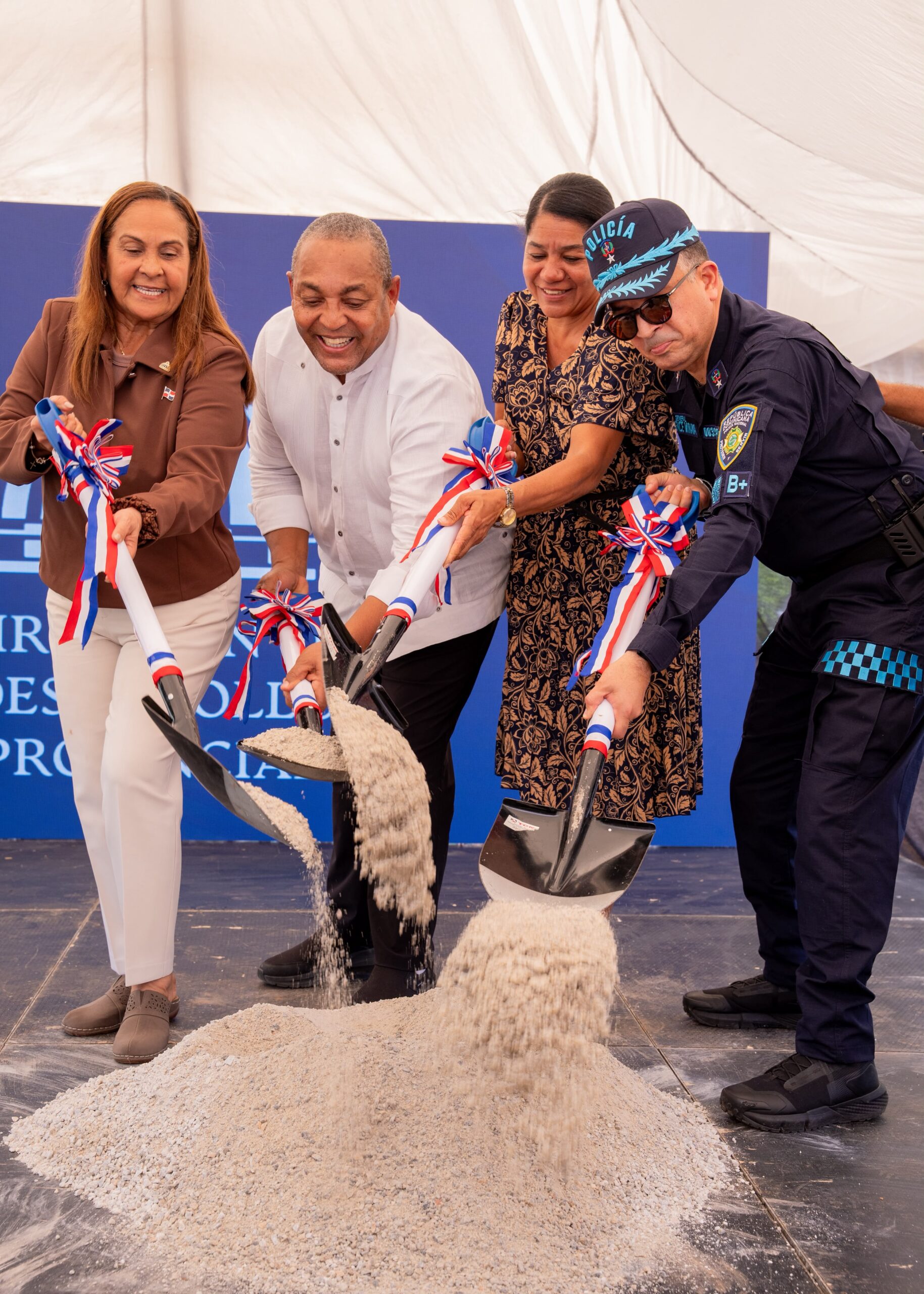 José Andújar encabeza primer picazo para construcción de nueva estación policial en Guaraguao