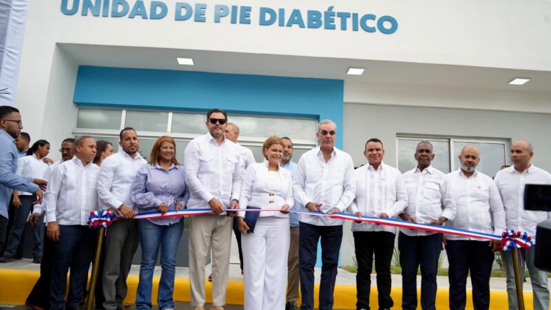 Presidente Abinader y titular SNS entregan nuevas unidades de Hemodiálisis y Pie Diabético en San José de Ocoa