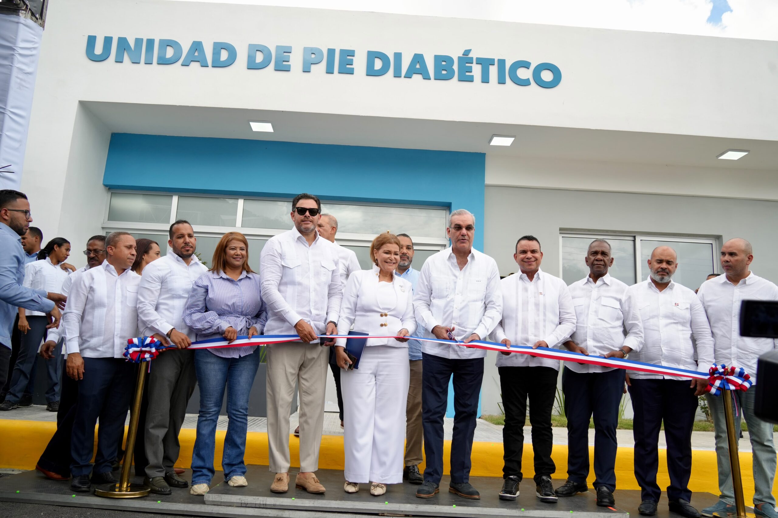 Presidente Abinader y titular SNS entregan nuevas unidades de Hemodiálisis y Pie Diabético en San José de Ocoa