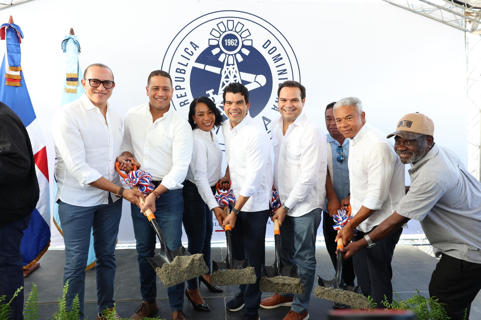 Wellington Arnaud inicia construcción del alcantarillado sanitario de El Córbano, provincia San Juan