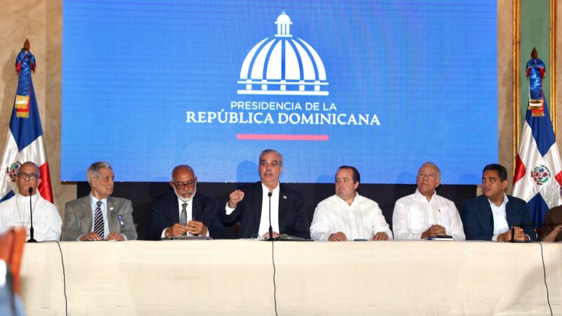Abinader destaca labor de Comisión de Veeduría en supervisión de más de RD$2,000 millones destinados a obras deportivas