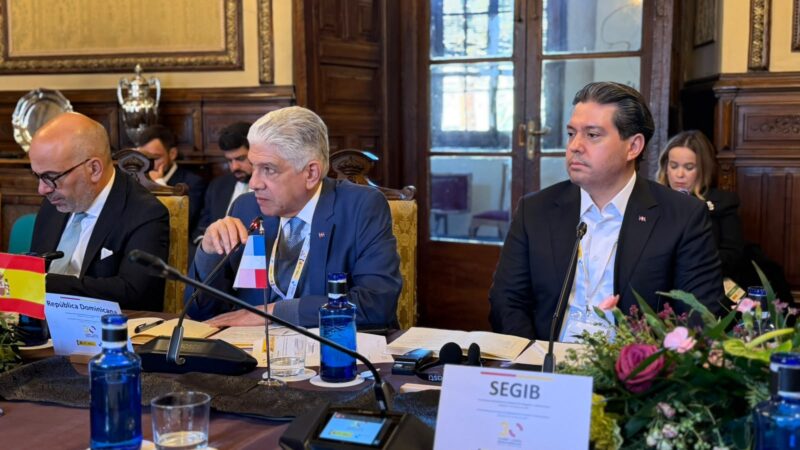 Eduardo Estrella destaca en cumbre iberoamericana inversiones del Gobierno en puertos, aeropuertos, movilidad urbana, carreteras y puentes