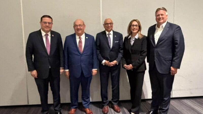 Yayo Sanz Lovatón firma alianza en SEMICON West para impulsar semiconductores en RD