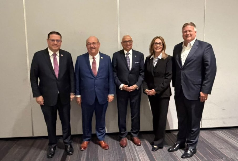 Yayo Sanz Lovatón firma alianza en SEMICON West para impulsar semiconductores en RD