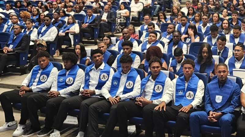 CENAPEC entrega al país 874 nuevos bachilleres en su 54.ª Graduación Ordinaria 