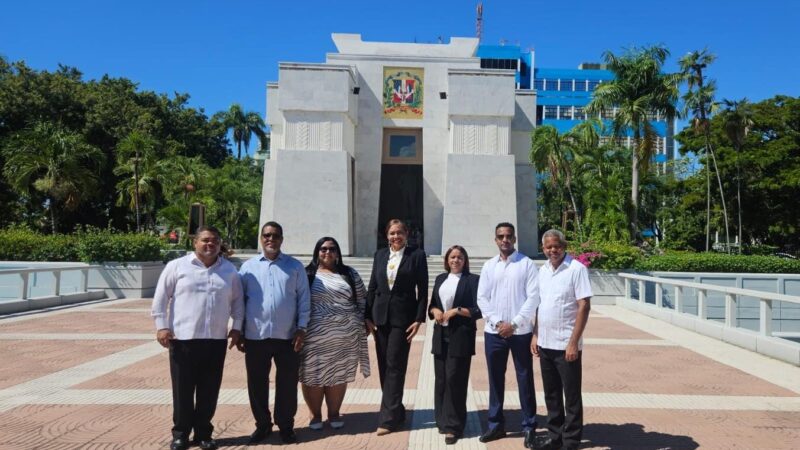 SODOMEDI conmemora octavo aniversario con ofrenda floral en el Altar de la Patria