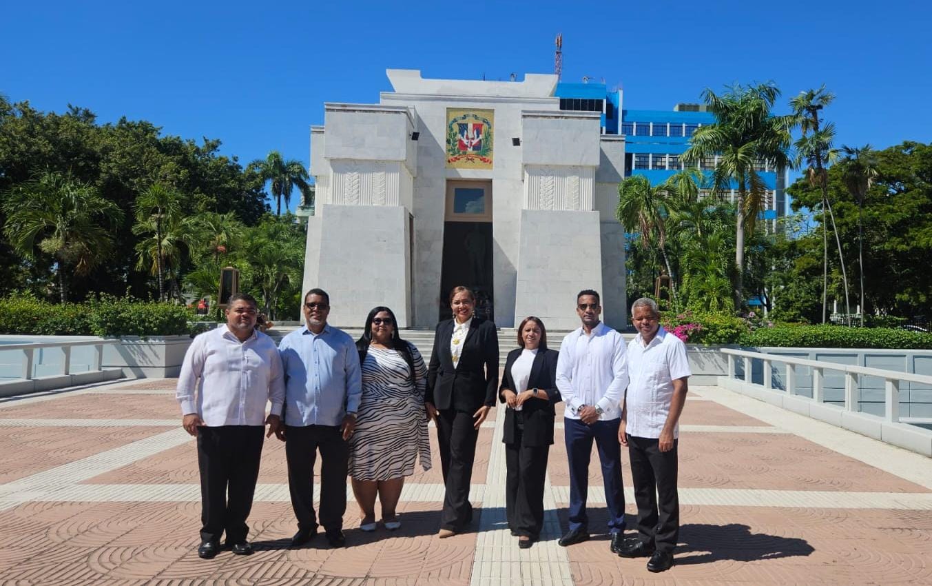 SODOMEDI conmemora octavo aniversario con ofrenda floral en el Altar de la Patria
