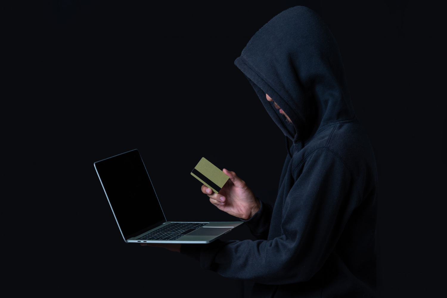 ESET analiza una estafa de inversión que utiliza medios falsos, figuras públicas y la identidad de una empresa financiera real